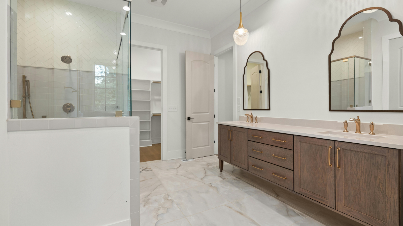 דלת זכוכית לאמבטיה